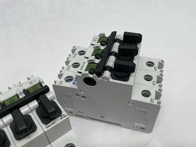 USED EATON FUSIBLE DISCONNECT 3-POLE, OPEN TYPE SWITCH