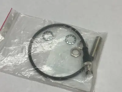 USED BALLUFF FLUSH MOUNT PROXIMITY SENSOR 10-30VDC
