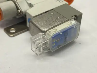 USED SMC PNEUMATIC SOLENOID VALVE 5-PORT 2-POSITION