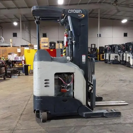 USED 2019 CROWN RR5725-45