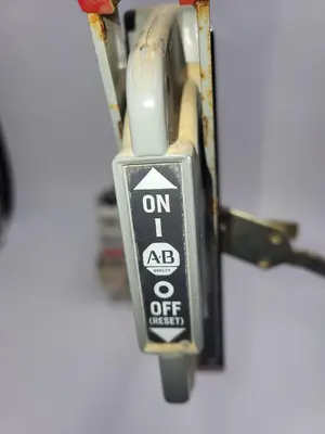 Used CUTLER HAMMER / ALLEN BRADLEY CUTLER HAMMER EHD 14K 40 AMP CIRCUIT BREAKER & ALLEN BRADLEY ON/OFF DISCONNECT SWITCH ARM 1494V-M40 Circuit Breakers | ND Industrial Surplus #1211450