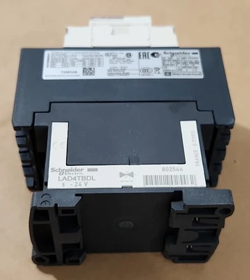 NEW Schneider Electric LC1DT32DB
