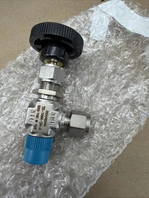 NEW Swagelok SS-1VM4-S4-A