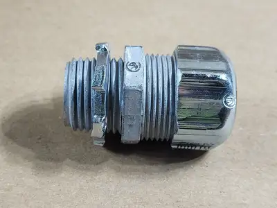 NEW THOMAS & BETTS 2523