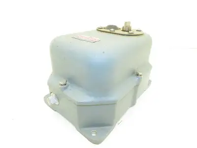 Cutler Hammer 6-1-3 Manual Motor Starter Control Enclosure 10x6.5x6" Haz Loc