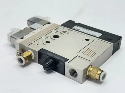 ZM131H-B5LNZ-E17-L | SMC  Vacuum Ejector With Valve And Switch 24VDC - For parts or not working