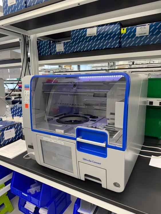 Qiagen GmbH QIAcube Lab Equipment | HealthStar, Inc.