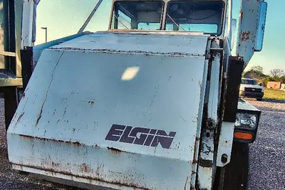 Used 1999 ELGIN PELICAN SERIES P Street Sweeper Michigan US | Proxy Equipment #1385104
