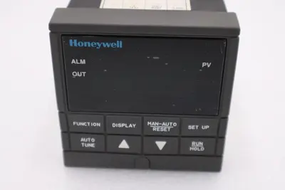 HONEYWELL DC230L-E0-00-10-0A00000-00-0 TEMPERATURE CONTROLLER STOCK K-384-D