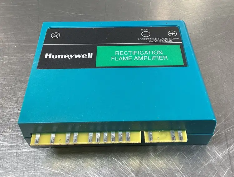 Used Honeywell R7847 A 1033 RECTIFICATION FLAME AMPLIFIER PLC Temperature Modules South Carolina US | Palmetto Automation #1159425
