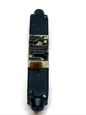 | Numatics 041SS400M0000F Solenoid Valve 3/4-Way 1/8" G Ports Vacuum to 10 Bar - For parts or not working
