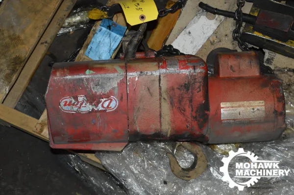 1/2 TON DAYTON “3Z3798” ELECTRIC HOIST w/PENDANT - 16 FPM LIFT SPEED
