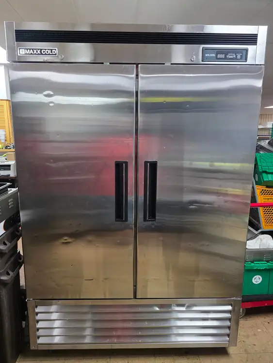 Used Maxx Cold Used Maxx Cold MCR-49FD Stainless Double Door Reach-In Refrigerator 120V Refrigerators Illinois US | Falcon Restaurant Supply #1373571