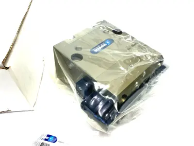 USED SCHUNK UNIVERSAL GRIPPER 23.5MM STROKE PER JAW SIZE: 100, PGF 100-AS