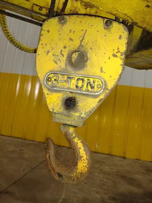 3 TON X 17’ F&G / LOAD LIFTER UNDER-SLUNG POWERED CRANE: STOCK #22971