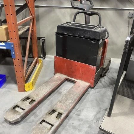 Used 2005 RAYMOND 112TM-FRE60L Pallet Jacks Alberta CA | Leavitt Machinery #1438779