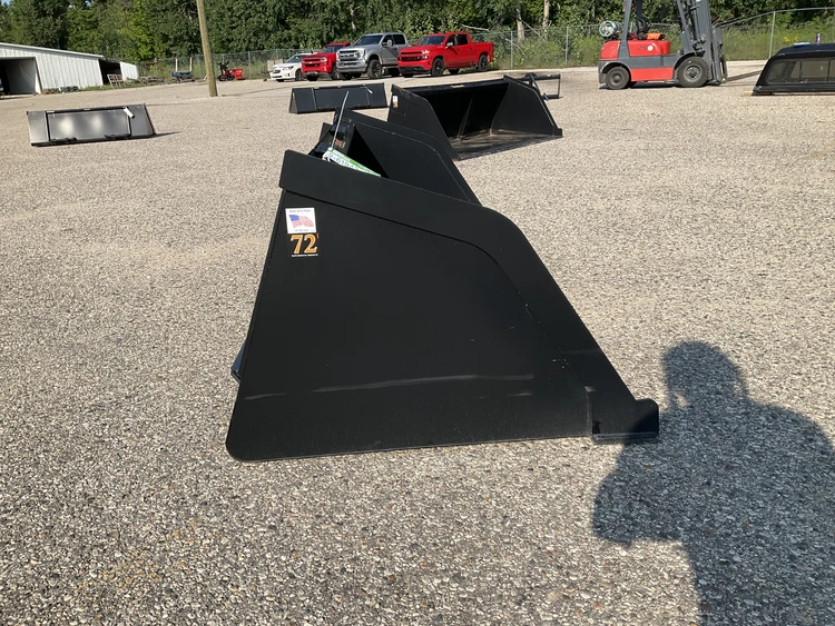 Used TOMAHAWK 72" SNOW/ MULCH BUCKET Skid Steer Buckets Michigan US | Miedema Asset Management Group #1342276
