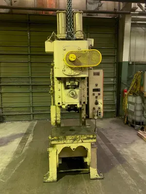USED AMADA CLEARING 40069