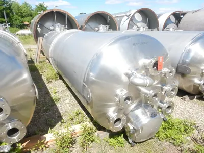 STAINLESS TANK, INC. _UNKNOWN_ Tank S/S -2000 To 3999 Gal. (H=height, L=length) | Perry Equipment (2)