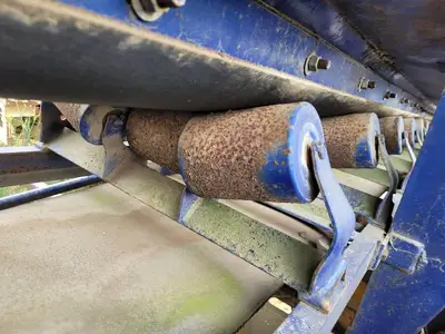 USED 2003 CANAMERICAN STONE SPREADER SOIL KING XL19