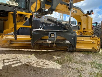 2015 John Deere 772GP
