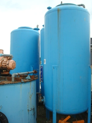 3,500L S/S Vertical Enclosed Tank