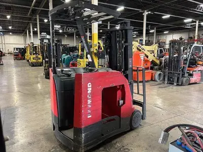 Used RAYMOND 415C35TT 3-Wheel Stand up Electric Counterbalance Forklifts Illinois US | Somerset Equipment Sales #1546194