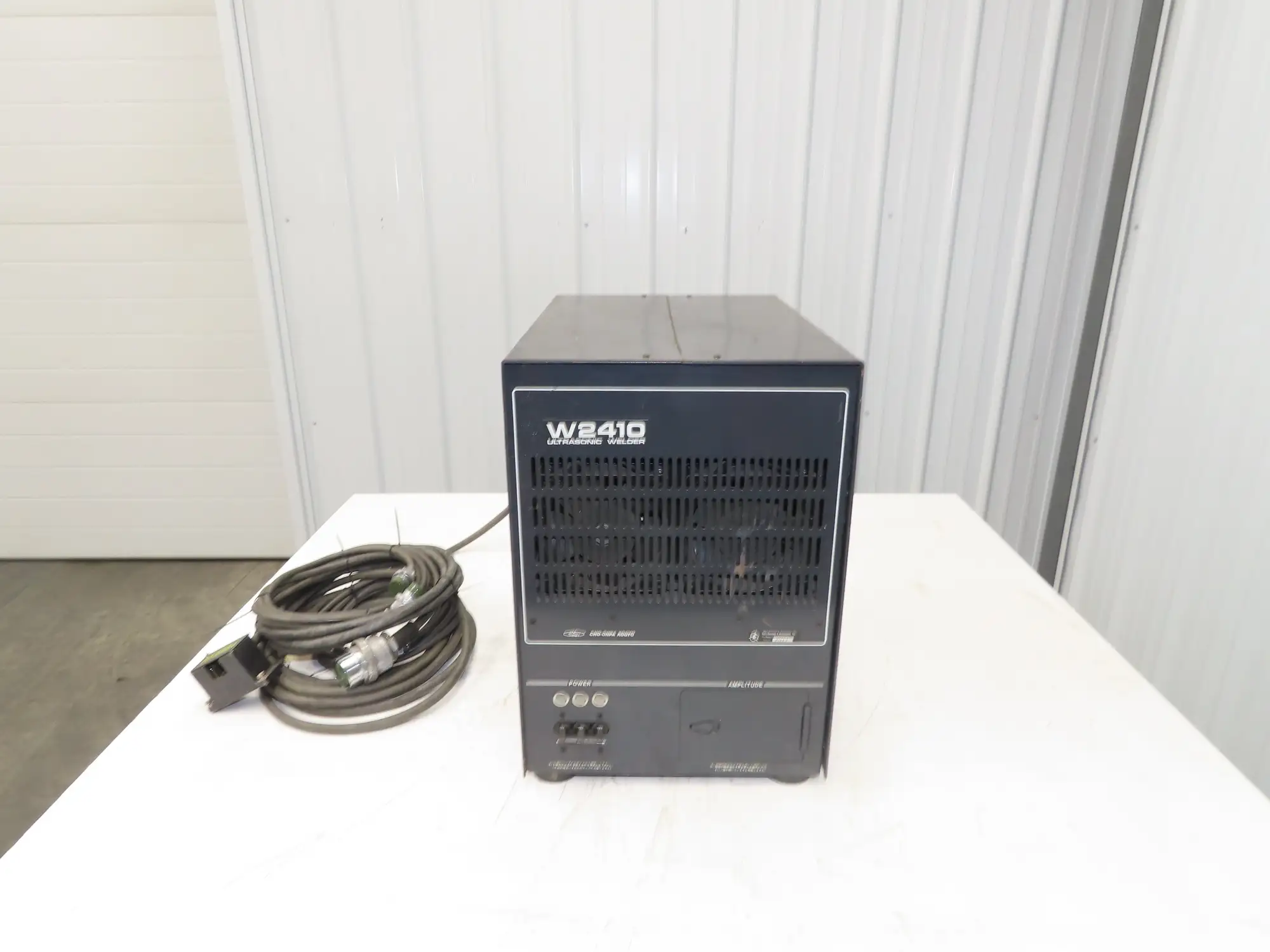 Cho-Onpa Kogyo W2410 Ultrasonic Welder 2400 Watt 15kHz 200v 3ph 50/60Hz