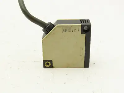 Omron E3JK-5DM2-US Photoelectric Sensor Switch