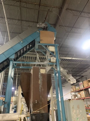 26" Wide Hockey Stick Cleated Bunting Conveyor with Metal Separator, New in 2012