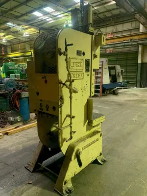 USED AMADA CLEARING 40069
