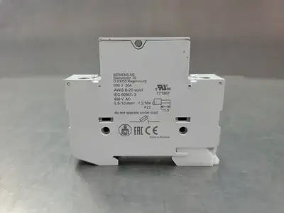 USED Siemens 3NW7 013 Cylindrical Fuse Base, 30A, 600V