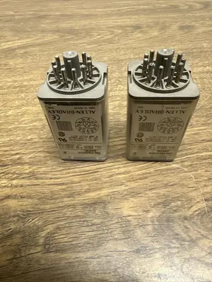USED ALLEN-BRADLEY 700-HA33Z24