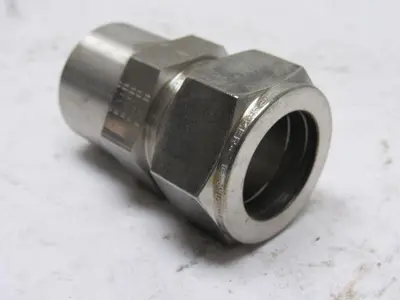 Parker 1" Weld-Lok To Compression 316SS Socket Weld Connector