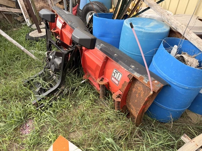 Used WESTERN UNIMOUNT 8'6" V-PLOW WITH MOUNTING BRACKETS Plow Blades Michigan US | Miedema Asset Management Group #1424733