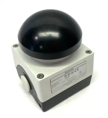 USED SIEMENS COMMAND DEVICE ENCLOSURE, LARGE BLACK MOMENTARY PUSHBUTTON
