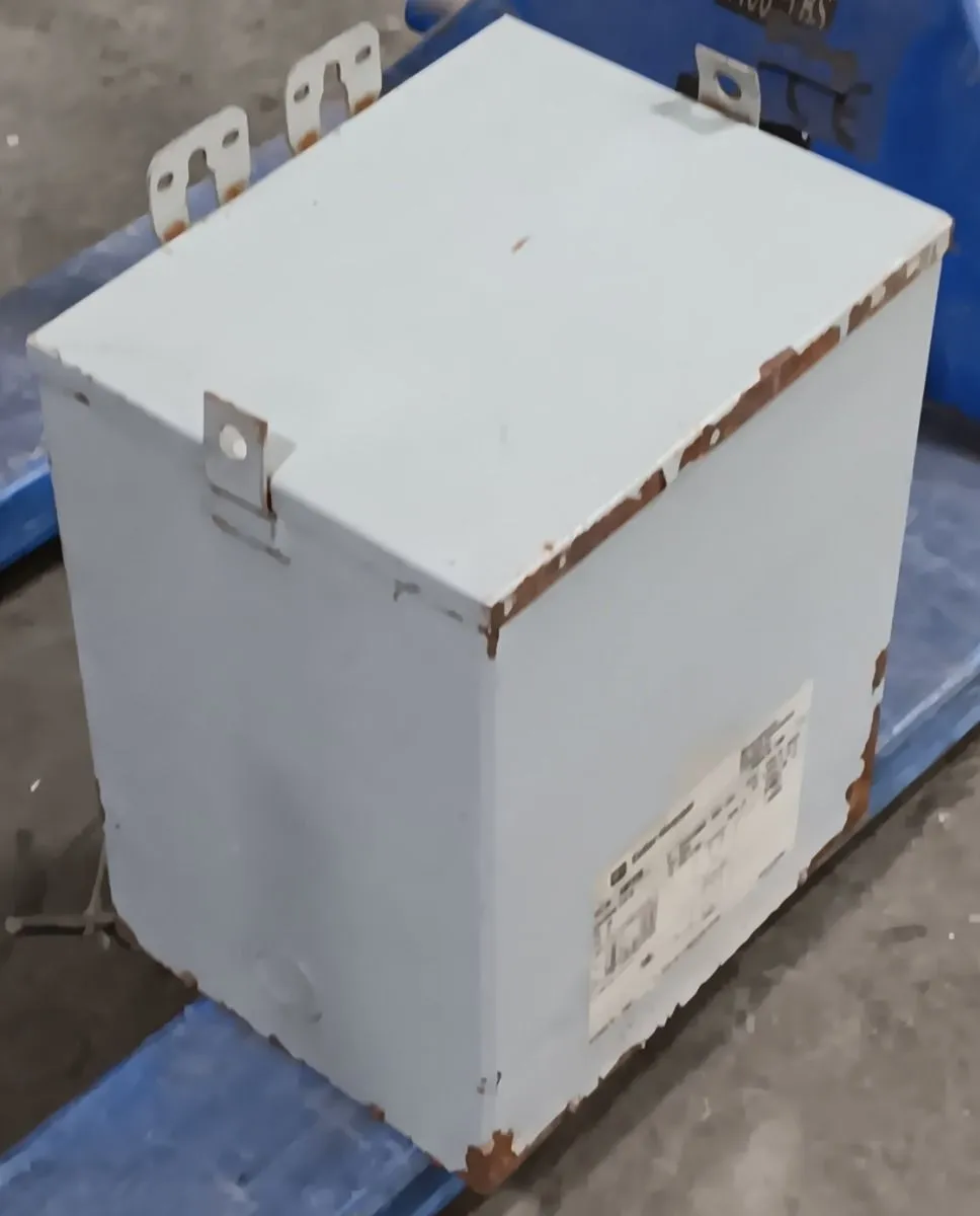 10 kVA Cutler Hammer S48D11S10N Dry Type Transformer 480 PRI 120/240 SEC Used