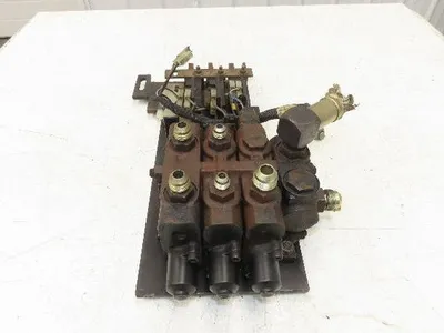 Hyster 3-Lever Hydraulic Spool Valve Forklift Mast Control E60XM2-33