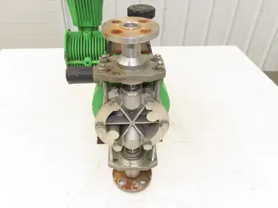 Pulsafeeder Pulsar 25H Hydraulic Diaphragm Metering Pump 17.5 GPH 1/2" Flanged