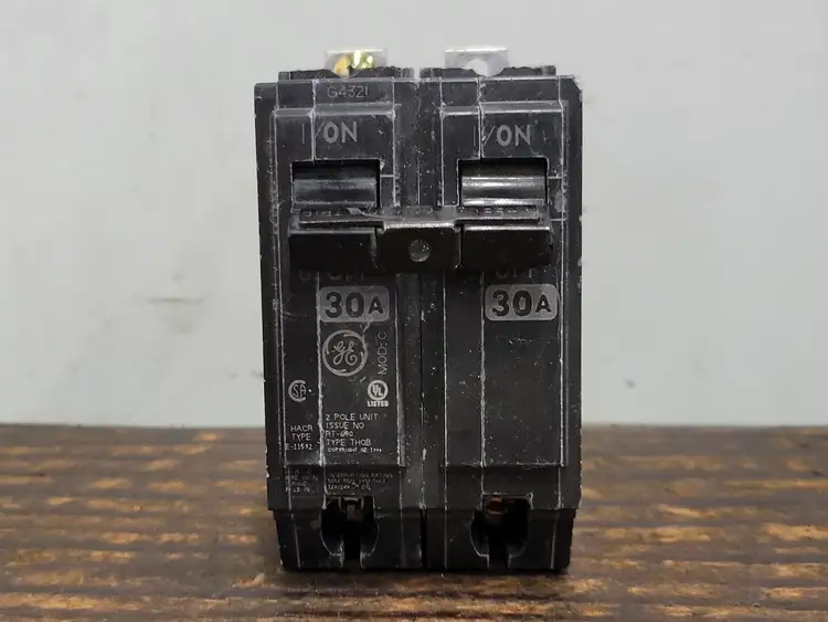 Used GENERAL ELECTRIC THQB2130 Switchgears British Columbia CA | Lenmark #242263