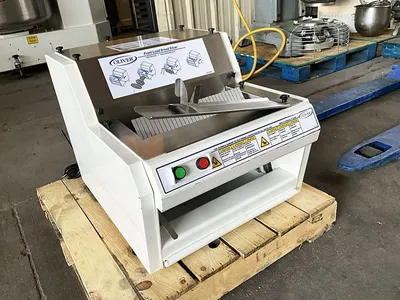 OLIVER 732-N Bread Slicer | Harvest Equipment and Fabrication Inc (5)