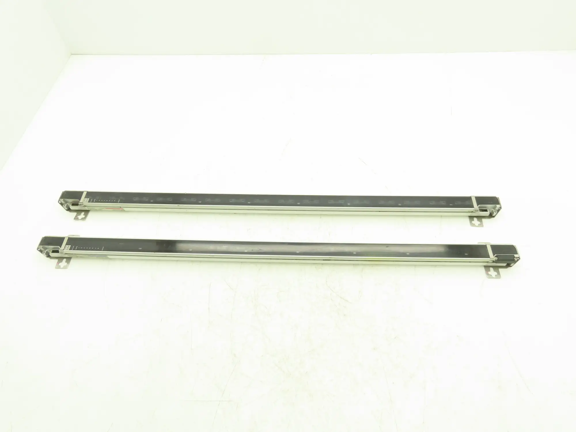 Keyence SL-C36H-R|SL-C36H-T Light Curtain Transmitter Receiver Set 700mm 24VDC