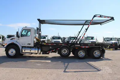 New | in-Stock 2027 PETERBILT 548 Rolloff Trucks Texas US | Roll Off Truck World #1492018