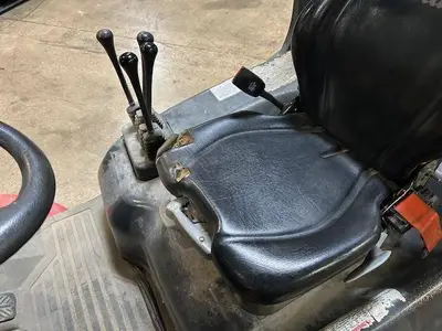 Used LINDE HT30T Internal Combustion Forklifts: Pneumatic Tire Illinois US | Somerset Equipment Sales #1546196