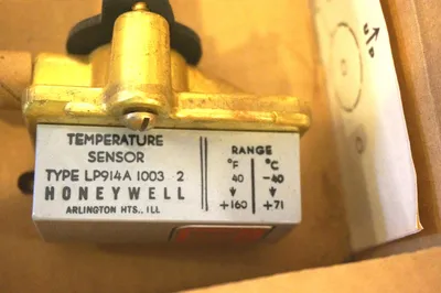 NEW HONEYWELL LP914A-1003-2 TEMPERATURE SENSOR LP914A10032