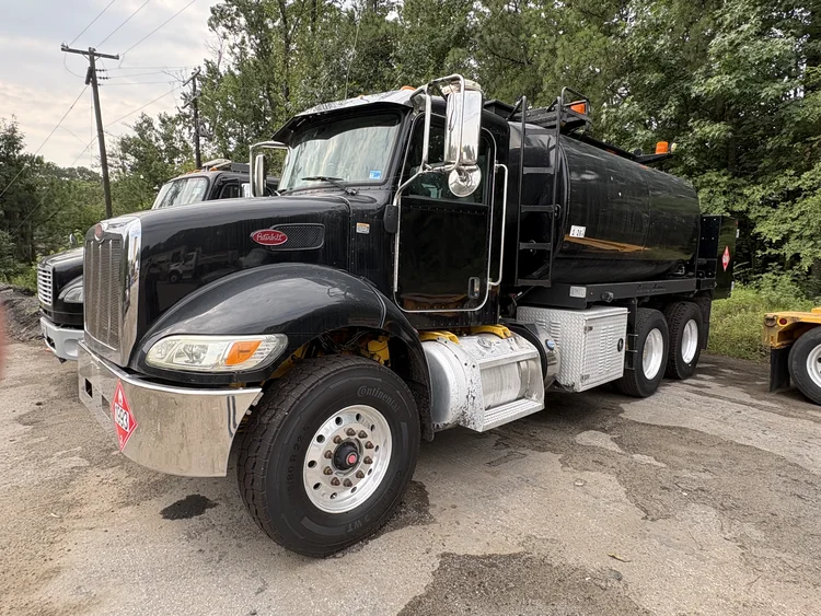 Used 2017 Peterbilt 348 Fuel & Lube Trucks Maryland US | Zadoon Equipment #1480778