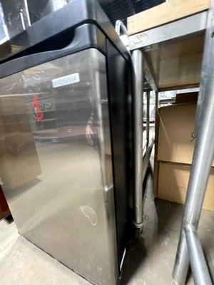 72-0426 Insignia NS-BK1TSS6 Self Conatined Beer Dispenser Cooler