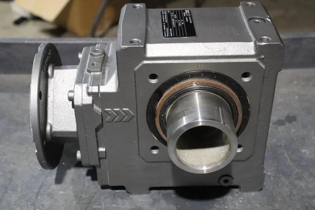 NEW OPEN BOX  Watt Drive SUA507BNA56 Right Angle Reducer 120.11 STOCK S-292