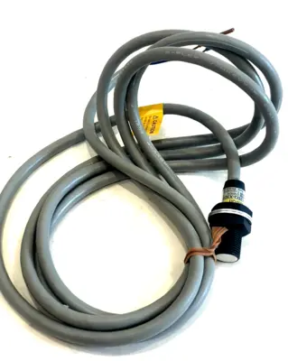 NEW OMRON E2EQ-X3D1 PROXIMITY SWITCH 2M 12 to 24VDC E2EQX3D1