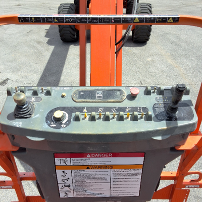 USED 2013 JLG 800AJ